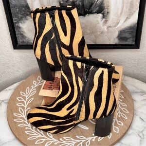 ASOS EUC Fur Tiger Print Ankle Boots SZ 5 absolutely perfect! The Y2K look